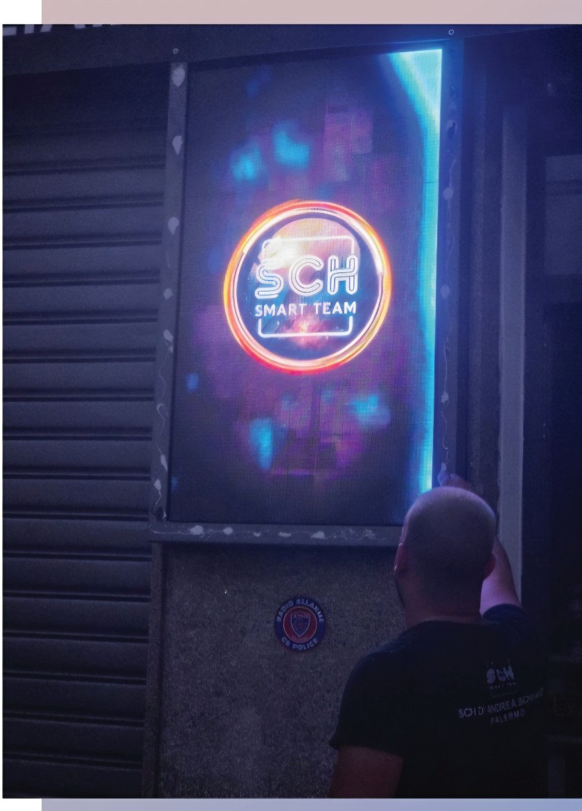 Ledwall SCH acceso con logo brand